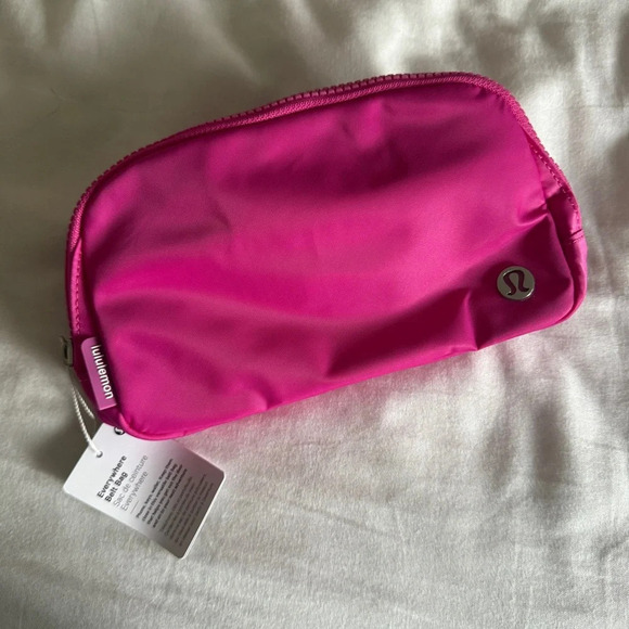 🆕💕 Lululemon Everywhere Belt Bag Sonic Pink - Picture 1 of 6